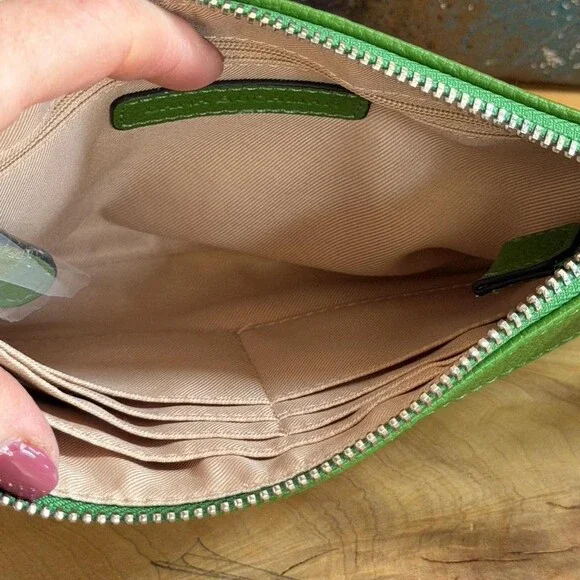 Dana Buchman Pebbled vegan leather brand-new wristlet in Kelly Green Hue - Picture 6 of 7